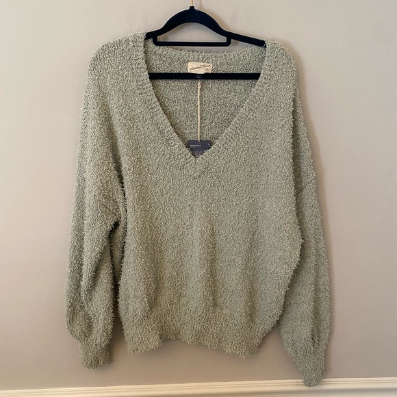 NWT universal thread light green shag looking v neck sweater. L - Picture 2 of 8